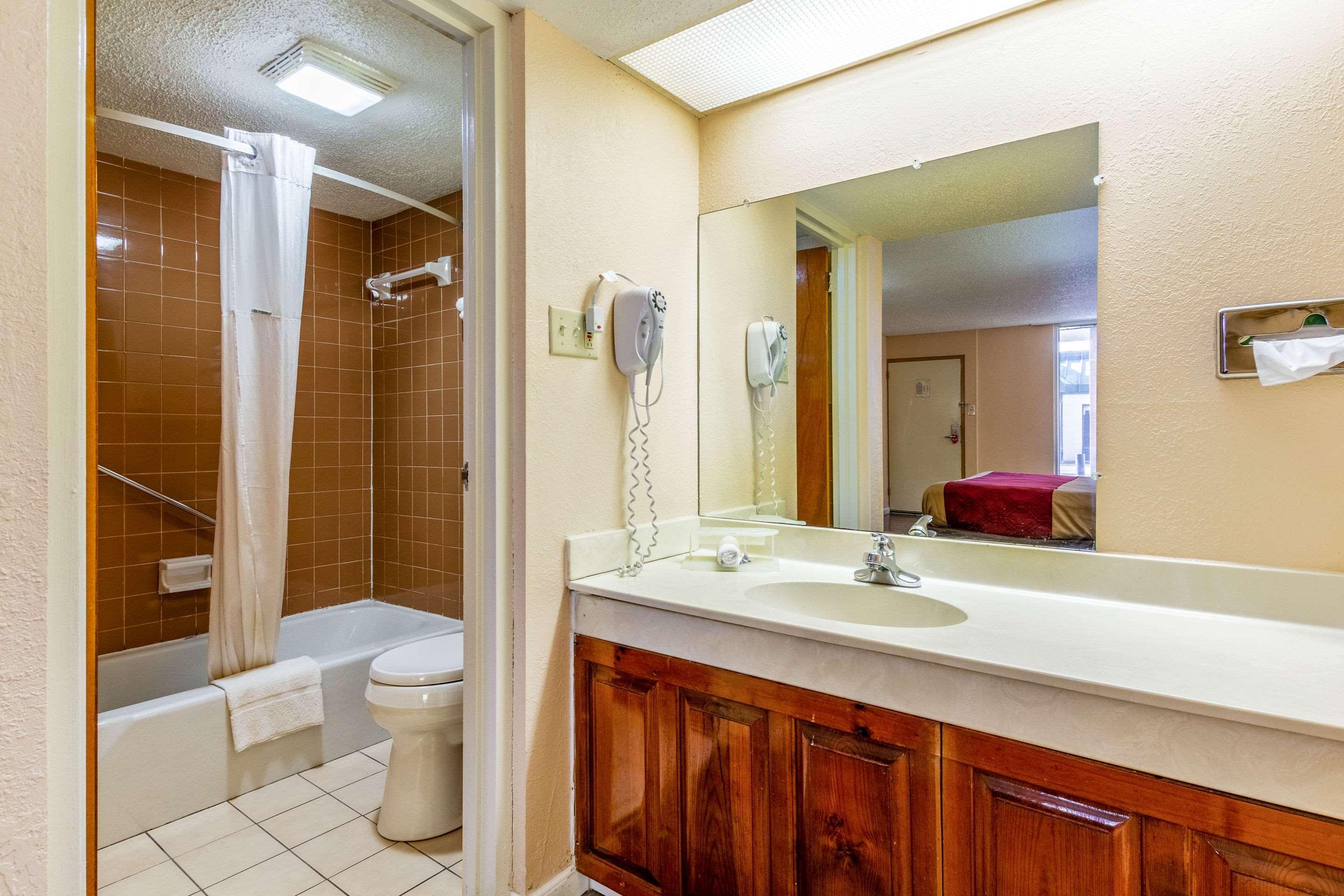 Econo Lodge Rocky Top Bagian luar foto