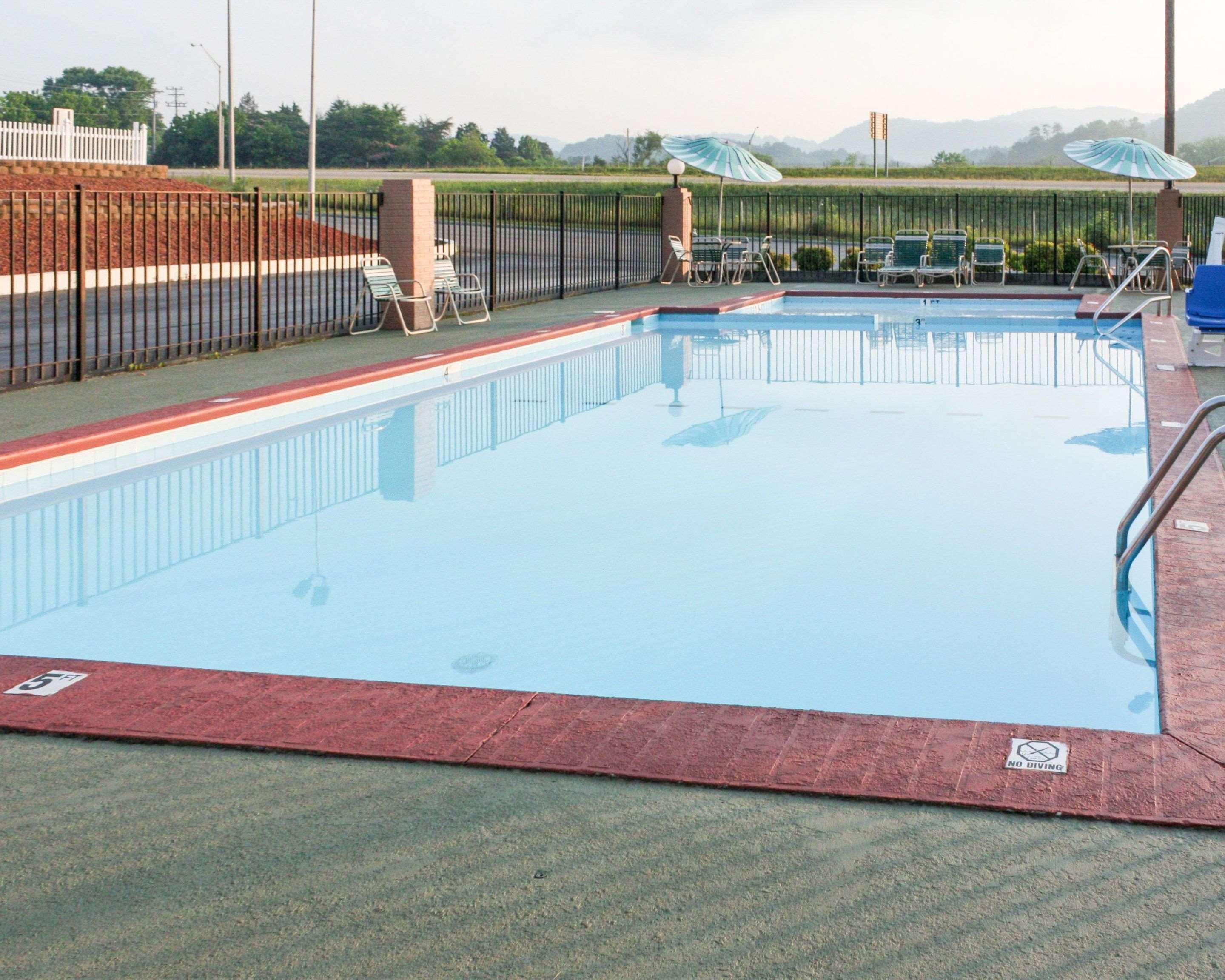 Econo Lodge Rocky Top Bagian luar foto