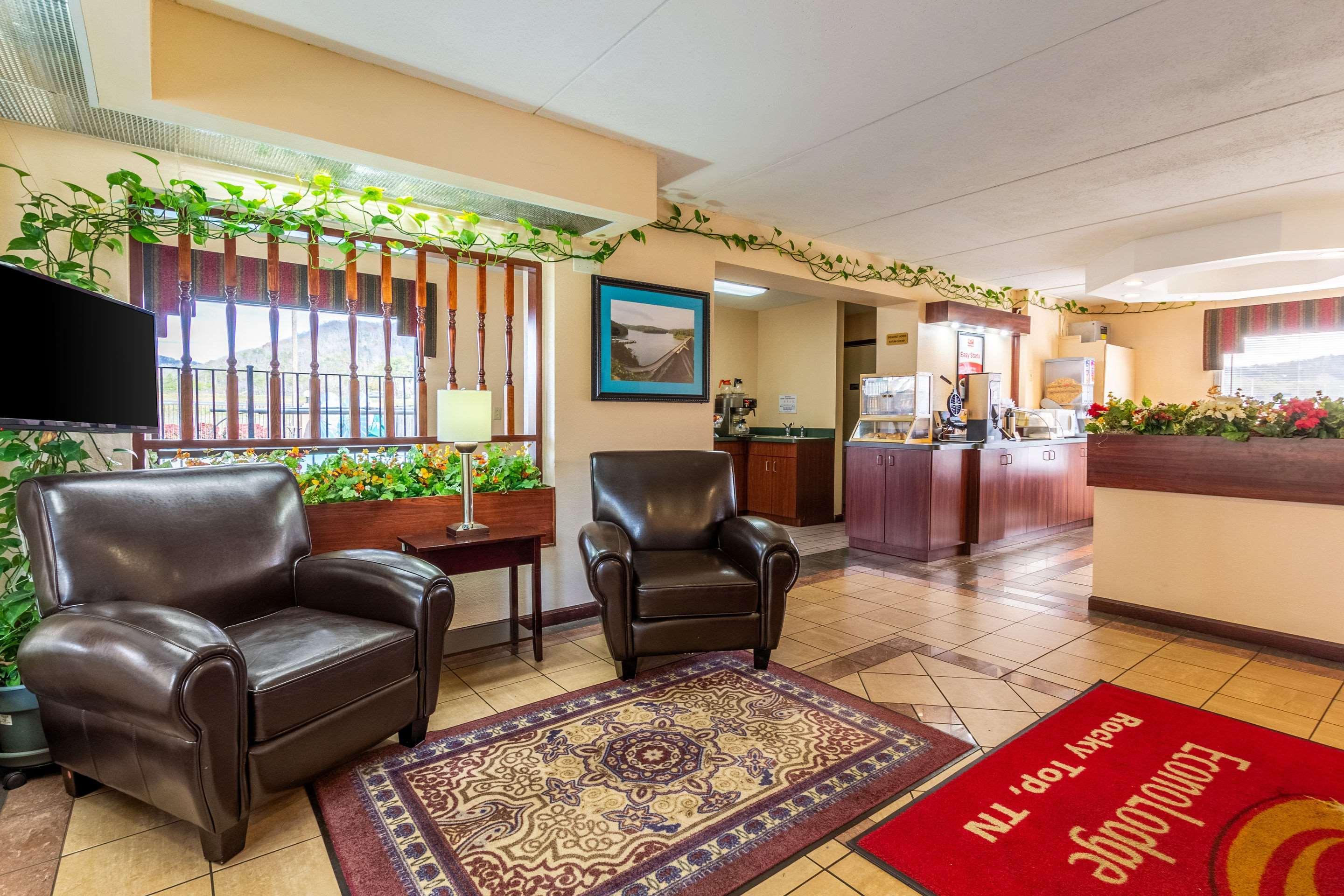 Econo Lodge Rocky Top Bagian luar foto