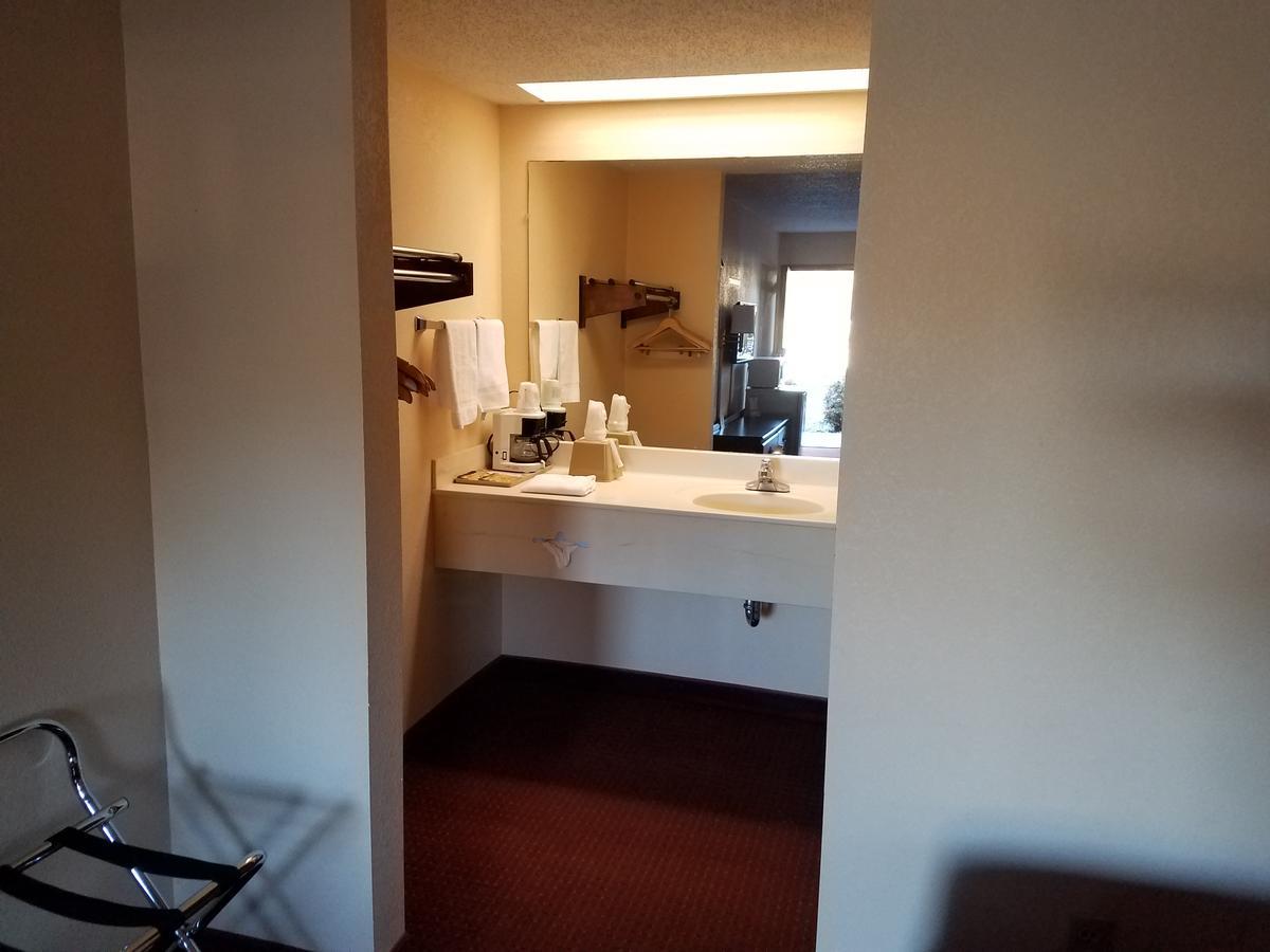 Econo Lodge Rocky Top Bagian luar foto